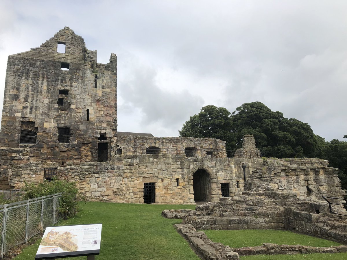 BagsBrodie's tweet photo. Bagged the amazing Ravencraig castle today! Definitely a hidden gem! #visitscotland @HistEnvScot https://t.co/FicxBLZZCL