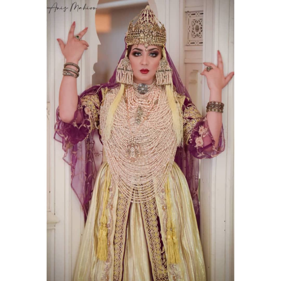 مساء الخير لحباب #الشدة_التلمسانية 
#الجبة_الجزائرية #تنوع_لباسنا_الجزائري #الجزائر_البلد_القارة_الثقافية #العروس_الجزائرية #العروس #الجزائر #الجبين_حلي_جزائري #سهيلة_بن_لشهب #SouhilaBenLachhab