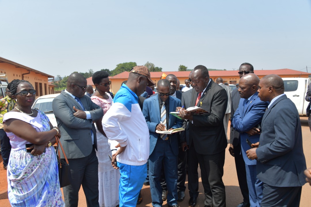 Ce mercredi le 15/7/2020 à Gitega Son Excellence Monsieur le Ministre de l'Intérieur, du Développement Communautaire et de la Sécurité Publique a remis officiellement de nouveau  véhicules aux Gouverneurs de Province