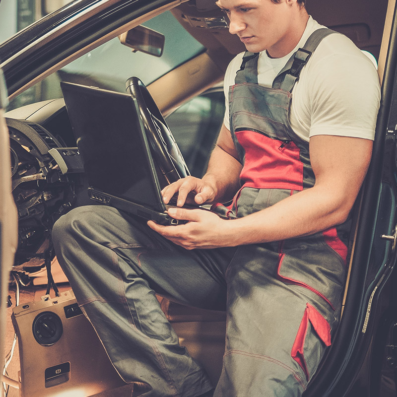 RoadRunnerIns's tweet photo. If you're an existing customer, we’ve made it as easy as possible to keep on top of your vehicle details through our online system, without the need to call us.
Please log in to your online account for #MotorInsuranceDatabase updates: https://t.co/lOkCexK8Qz https://t.co/yCxv2s8FOq