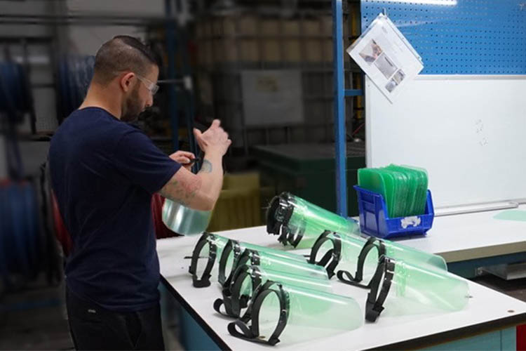 MagnaInt's tweet photo. When the Pure Michigan Business Connect and @MEDC reached out to Magna to help facilitate the manufacturing and distribution of essential PPE, we were ready to answer the call. #MagnaInAction #SpreadJoyNotGerms
Read the full article: https://t.co/6X2O7KMiBA https://t.co/0inMZ1s6EK