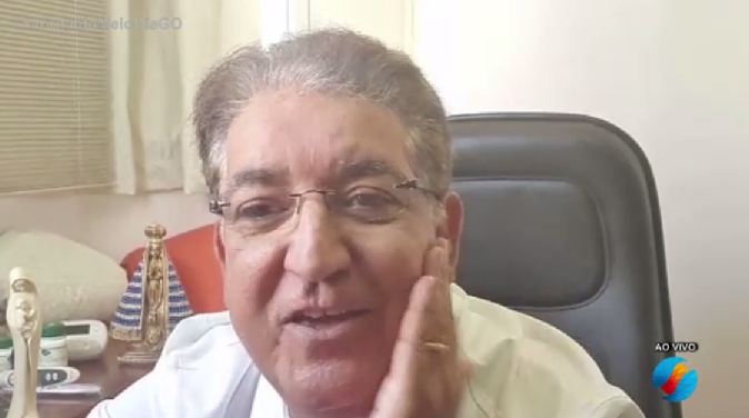 fpulcineli's tweet photo. Contar pra vocês sobre o médico goiano que foi à TV dizer que "a vacina (para coronavírus) chama-se ivermectina" e quatro dias depois foi pra UTI, intubado, com a família pedindo doação de plasma. Vem cá nessa thread. https://t.co/2oKVvhHKr7