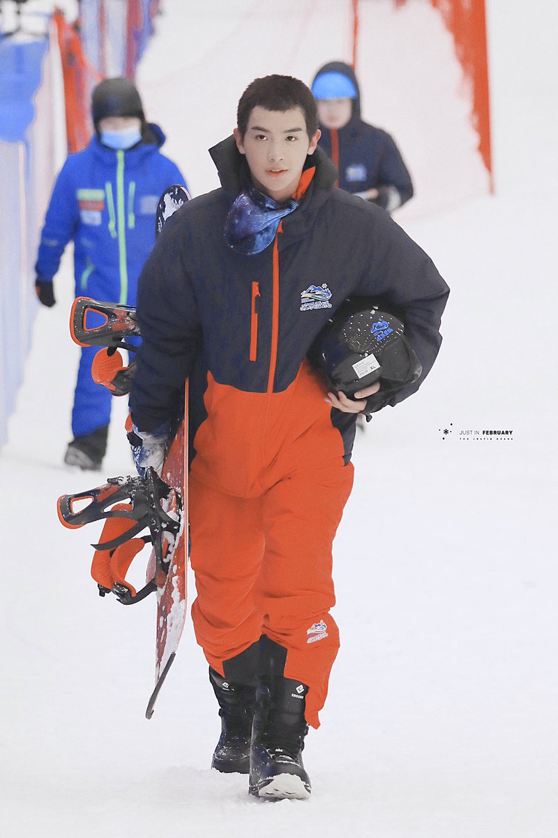 Just_inFebruary's tweet photo. #JUSTIN #จัสติน #黄明昊 #저스틴
200715 🏂⛷
各位宝贝别担心这是假发啦！手动狗头，真的好像小学生啊哈哈哈
Don't worry, it's his wig.😂 https://t.co/7u3wlWW68W