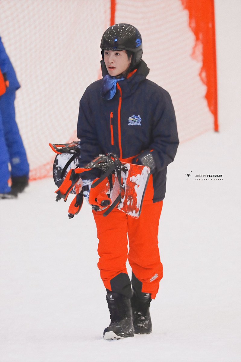 Just_inFebruary's tweet photo. #JUSTIN #จัสติน #黄明昊 #저스틴
200715 🏂⛷
各位宝贝别担心这是假发啦！手动狗头，真的好像小学生啊哈哈哈
Don't worry, it's his wig.😂 https://t.co/7u3wlWW68W