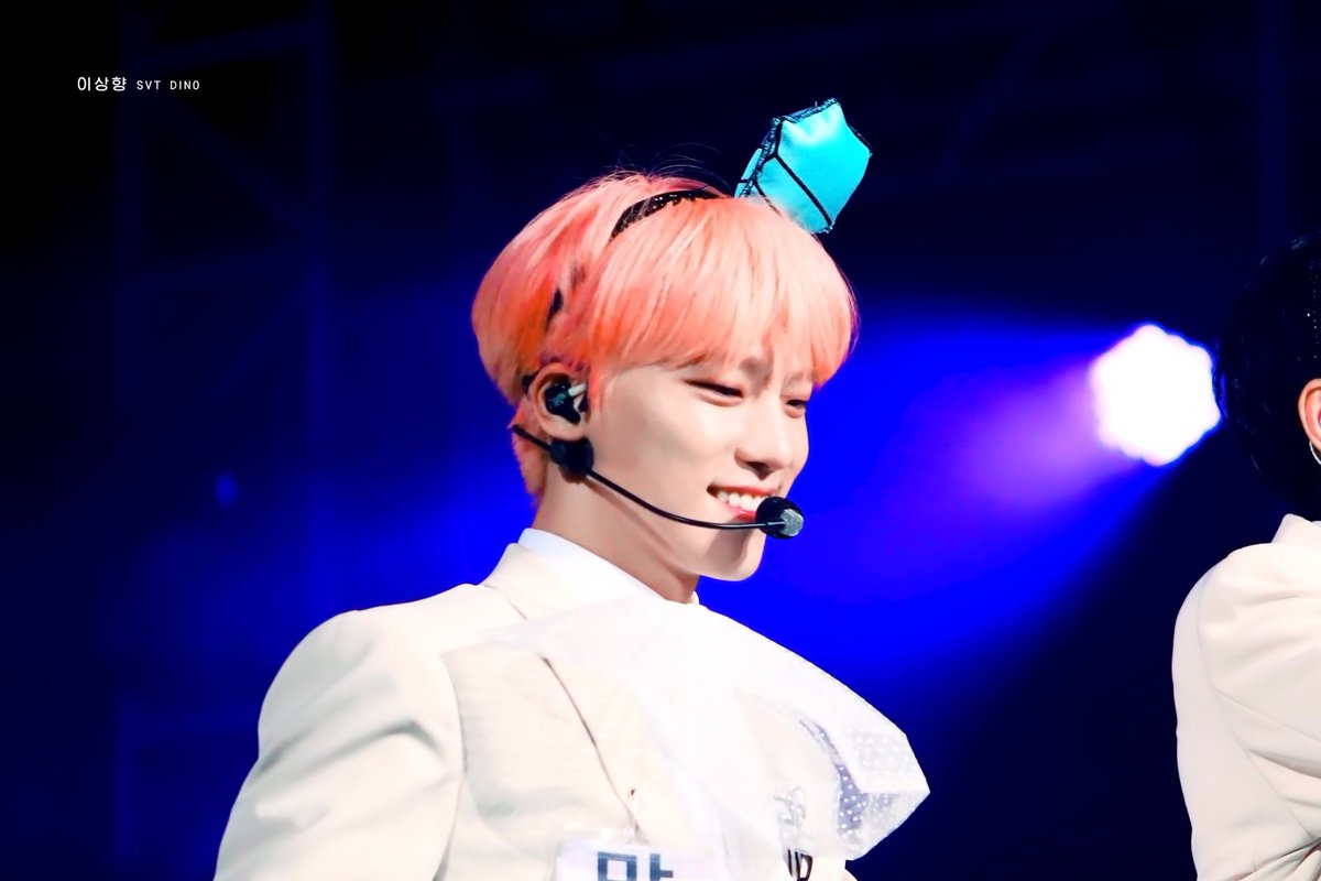 april1shower's tweet photo. yea its missing pink chan hours https://t.co/pqzWhuv799