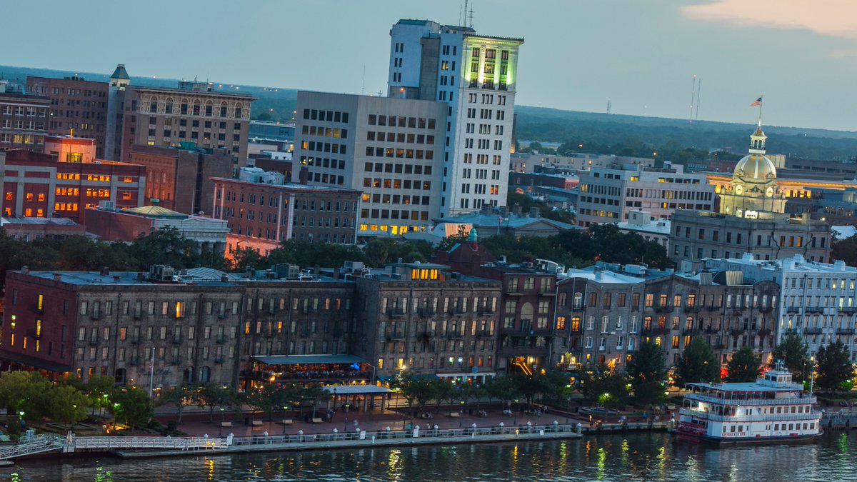 You'll be treated like River Street royalty at this historic inn: bit.ly/32cHIn0