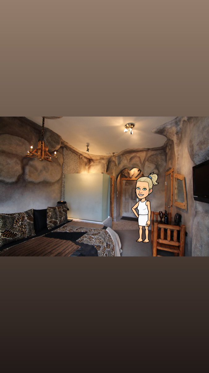 ChrissyGates8's tweet photo. Yabba Dabba Do - Day 2 at the Roxbury. Staying in Fred’s Lair. But don’t be fooled, Bedrock was never quite this extravagant 🙌❤️ https://t.co/XyG0svd7zn