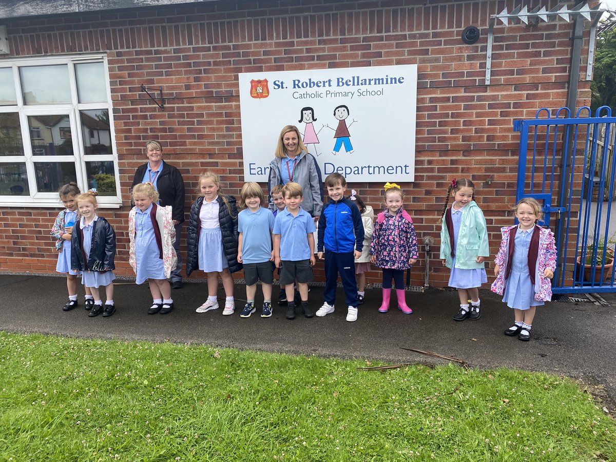 k222lan's tweet photo. @StBellarmine an emotional goodbye to the best reception teachers, Mrs Liggat &amp; Mrs O. Thank you for helping us all this year. We will miss you!! #SRBRec #thebest https://t.co/SiIQ3FZaVJ