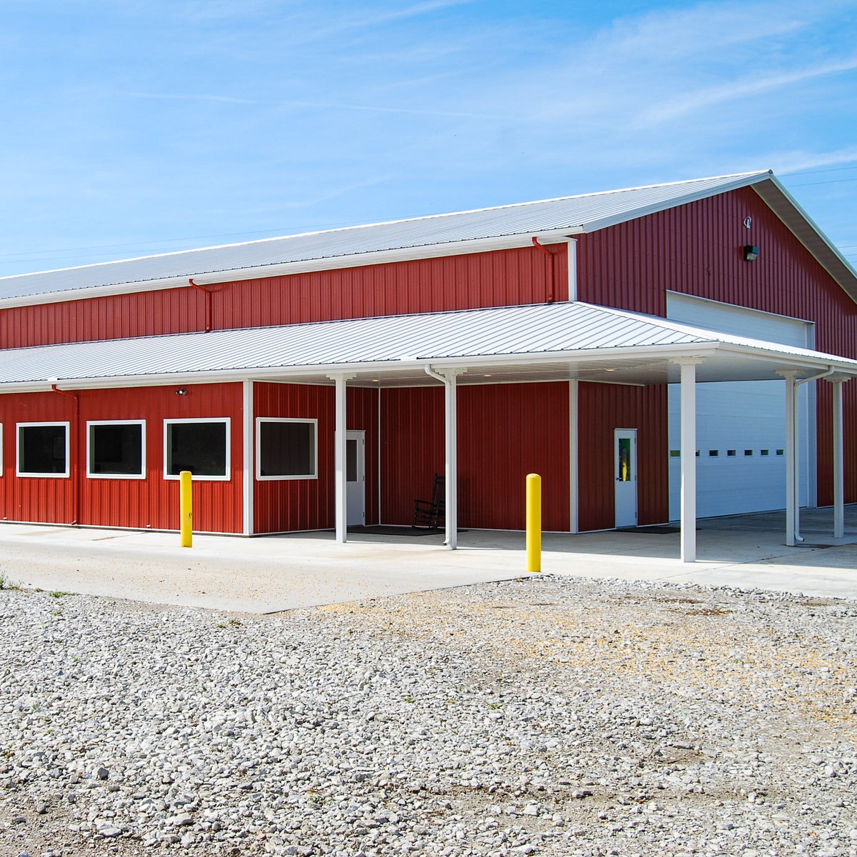 LesterBuildings's tweet photo. We've built the structures that become the very heart of agricultural operations: maintenance shops, insulated shops, machine and equipment storage, or whatever your operation needs. #LesterBuildings #polebarn #polebarnbuildings #farmbuildings #agbuildings Project # 605561 https://t.co/lkeEsHSjjY