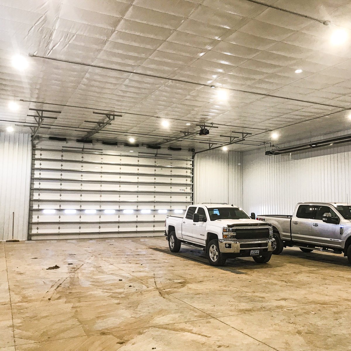 LesterBuildings's tweet photo. We've built the structures that become the very heart of agricultural operations: maintenance shops, insulated shops, machine and equipment storage, or whatever your operation needs. #LesterBuildings #polebarn #polebarnbuildings #farmbuildings #agbuildings Project # 605561 https://t.co/lkeEsHSjjY