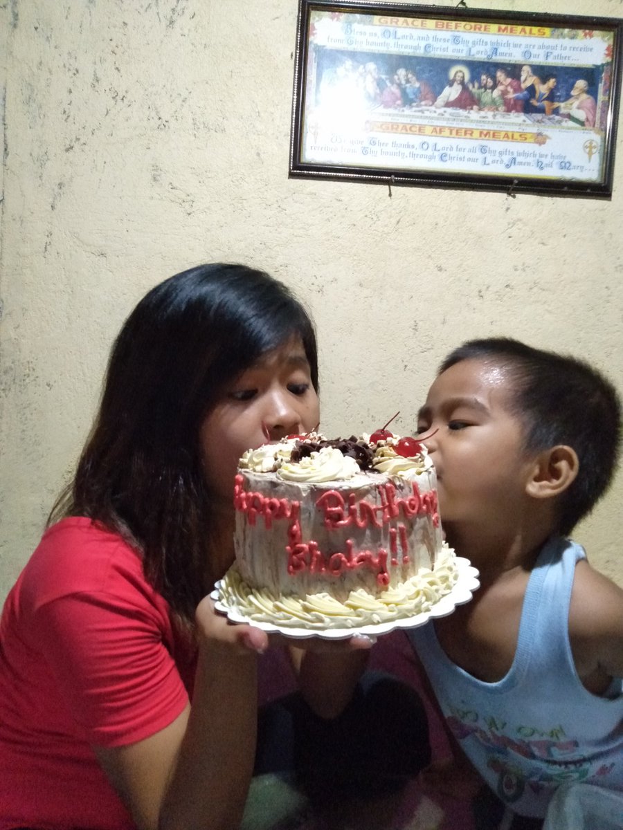 julsEmps's tweet photo. It's my birthday today!. Can u Send me some hugs and kisses?. 😍❤️ https://t.co/3dhRJ78z0U