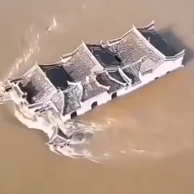  #ThreeGorgesDam #Yangtze  #ChinaFlooding.... " Guanyin Pavilion in Ezhou, Hubei, the only building in the Yangtze River. With nearly 800 years of history " ...Reference Images for height of flood waters: