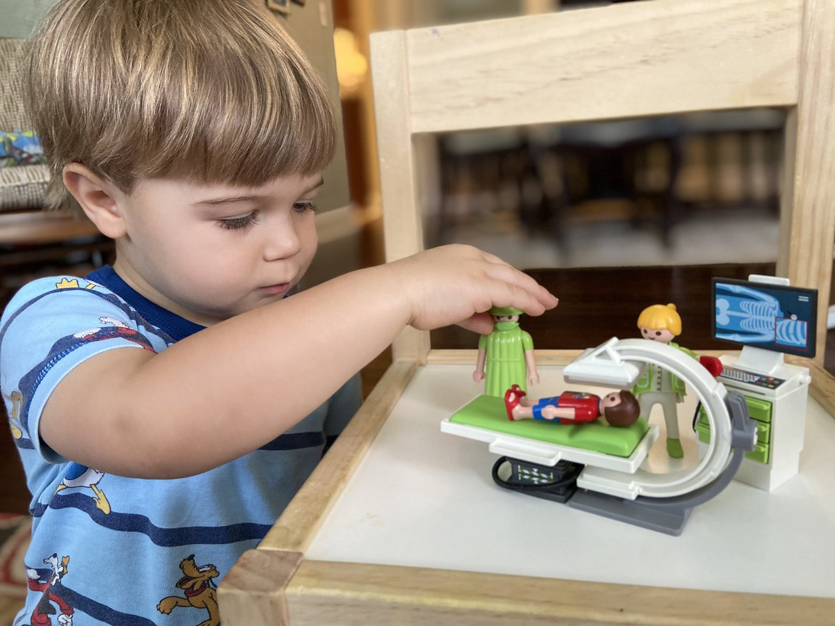 amfischer89's tweet photo. We have a #radiologist in the making! When asked who is that? Answer-“daddy.” What does daddy do? Answer- #xray! What do you want to be when you grow up? Answer- “daddy”! Future #radres, #youngscrappyandhungry, #bestbuds.
Thanks @playmobil for this awesome #radiology play set! https://t.co/uSHdXw0eSa