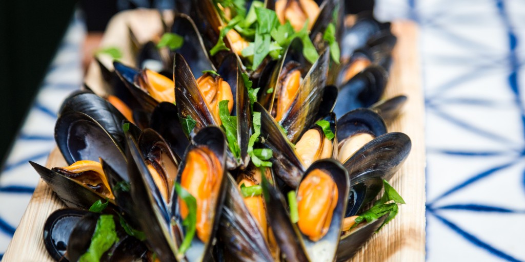 SykesSeafood's tweet photo. The myth about only eating mussels ‘when there is an ‘R’ in the month’ is incorrect. Whatever the season, rain or shine, mussels are perfect to enjoy any day of the year.🍴⚓

#mussels #frozenorfresh #frozenseafood #sykesseafood #foodie #frozenisfresh #frozenfish #fish #moules https://t.co/azSEWzurZ0