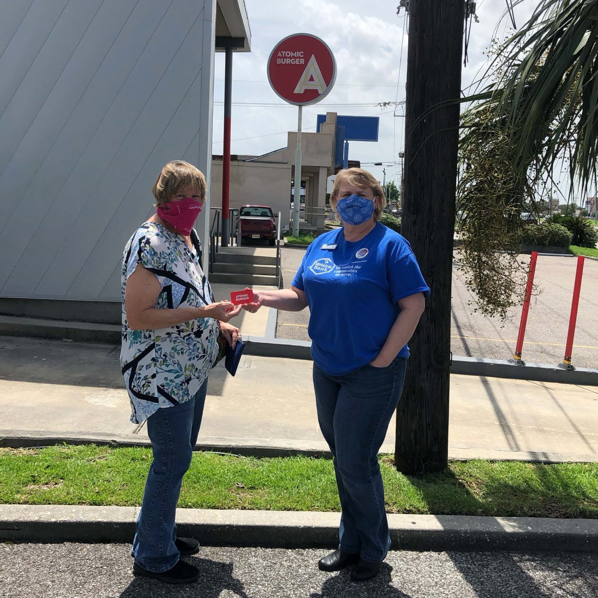 MetairieBank's tweet photo. Congratulations to Cindy for winning a @atomicicburg gift card!

Thanks to everyone that participated in our #GoLocalWednesday giveaway at our Veterans Branch.

#CommunityBank #WeConnectWithYou #Metairie #NewOrleans #Mandeville #Covington  #GoLocal #SpendLocalJP https://t.co/X221J0iDgT