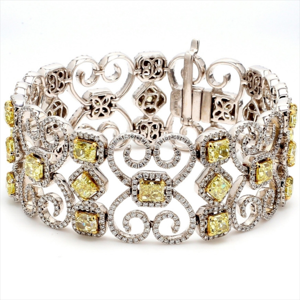 RapaportTrade's tweet photo. ⭐ #RapNet Jewel of the Week ⭐
Check out this stunning Halo Bracelet in 14K White Gold with Fancy Yellow Radiants & Cushions with Round Diamonds listed by Ninacci, Inc.
Learn more about this piece here >> https://t.co/GltWxJVKWU
#diamonds #jewelryaddict #jewelry #luxuryjewelry https://t.co/7GzVgIhsfC