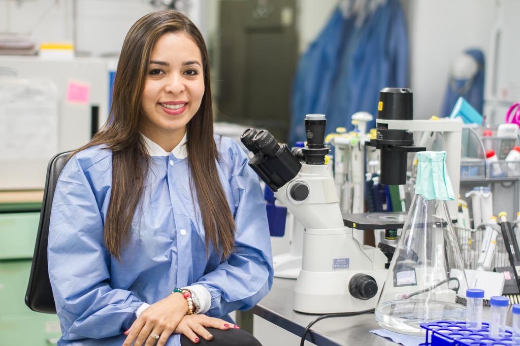 InstitutoGorgas's tweet photo. Conoces a Lisseth Saénz? Lissi, es Microbióloga, de Aguadulce, produce  los cultivos de Células, necesarios para aislar #SARSCoV2, también trabaja evaluando plasma de donantes y realizando extracción automática de ARN Viral. #Gorgas #Somoshistoriayciencia https://t.co/zqjYBkwk1F