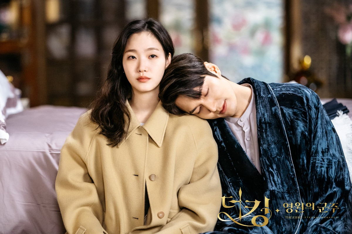 dkoreans21's tweet photo. Yang kangen sama Tae-eul & Pyeha angkat tangan!! 👆👆
--
The King: Eternal Monarch ➡ https://t.co/eyOqCuM8ac
--
#TheKingEternalMonach #KimGoEun #LeeMinHo #ASAHI #TokopediaxBTS #MINO #banjir #AskGFRIEND #1BILLIONVIEWS_CHALLENGE #SamsungCSPalingCare
#HanahHanifah #taraktakdung https://t.co/j35NGghbpv