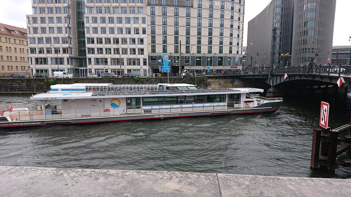 otto_direkt's tweet photo. Fährt auch bei Regen 😊
Mit dem #Solarboot auf der Spree.
#SunCat #SternundKreis
@RamonaPop @GrueneFraktionB https://t.co/zWogY472kd