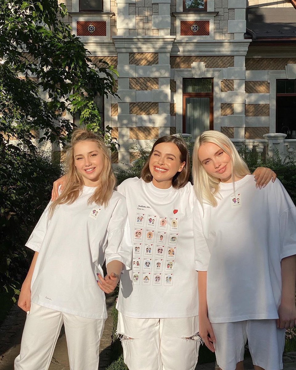 vicharykova's tweet photo. Нафоткались для магазина @lenkatemni 👅♥️ https://t.co/JRHiRsgMpv