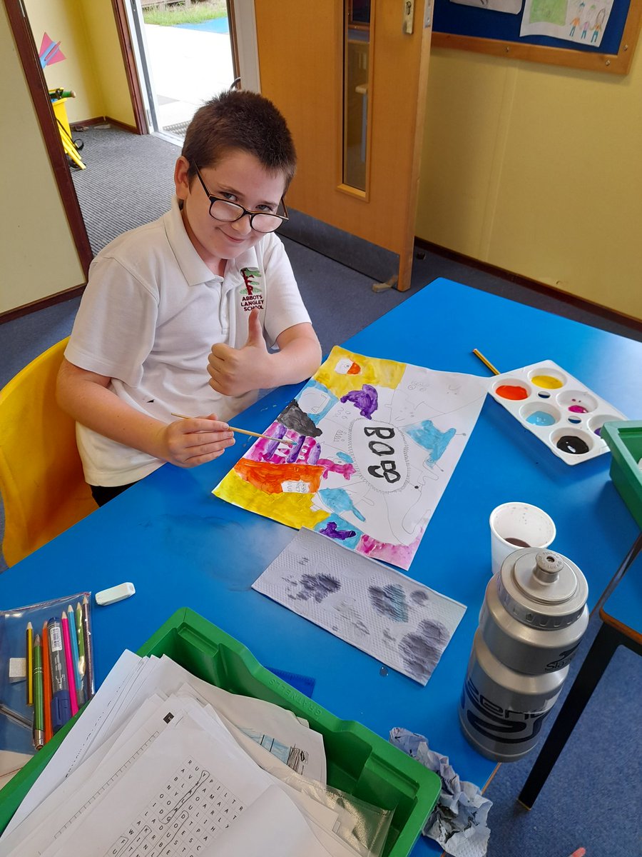 MrsHuntYear4's tweet photo. Year4 keyworker bubble working on some great pop art https://t.co/WF8mtsaO3P