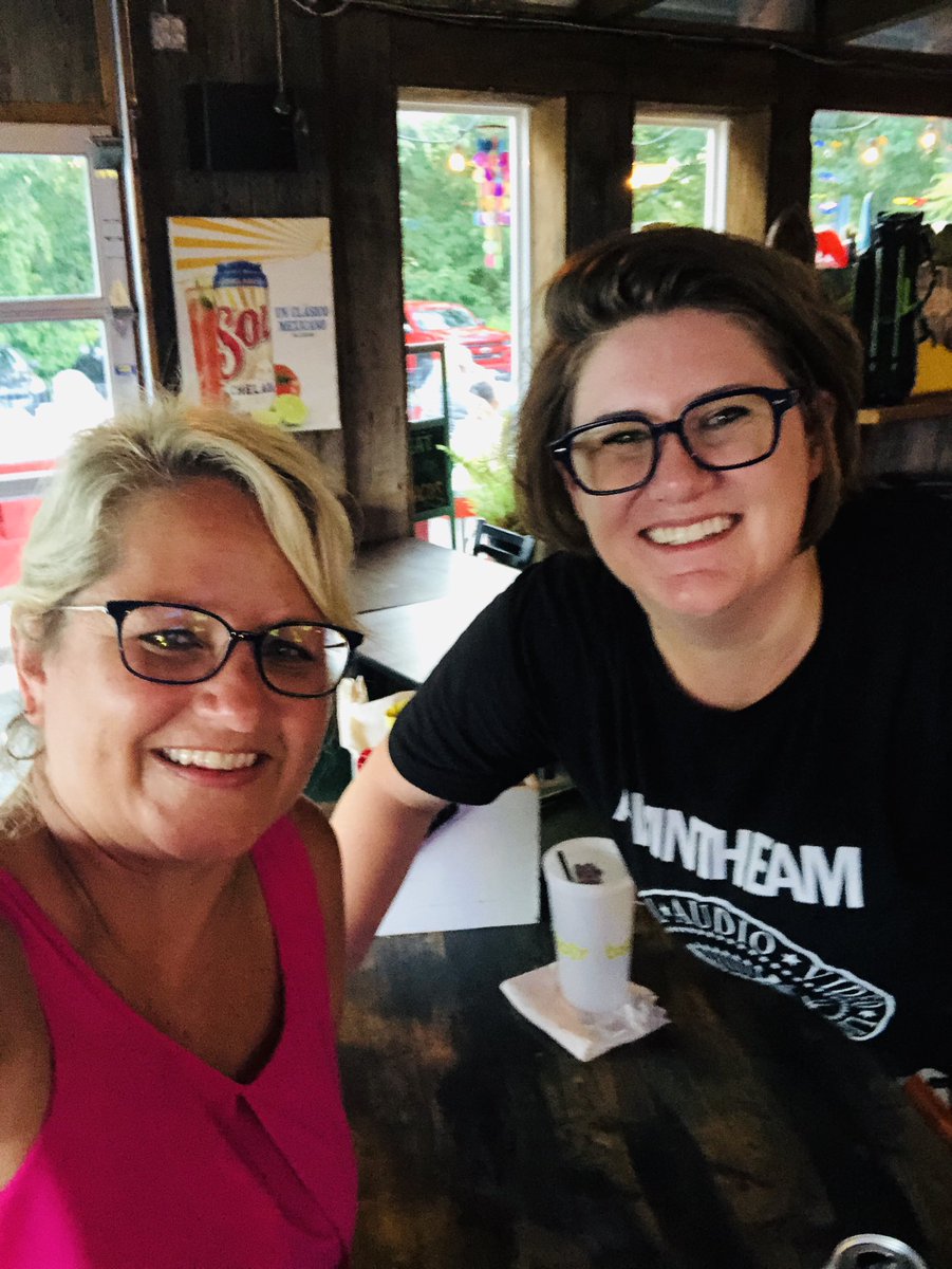 AVReneeKC's tweet image. Take 2 of day 28 of 30 #av30daychallenge 🤣 #avtweeps @haircutfw #avselfie 
#AVintheAM 

The beginning of the @AVIXAWomen in KC! #AWCKC 

It all starts somewhere! Why not with us? #makeadifference