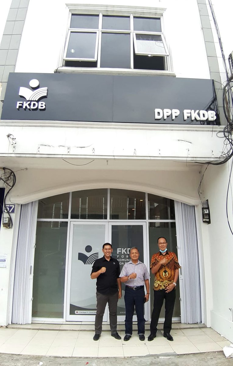 AsepASanusi2's tweet photo. Ketua umum FKDB Bp H Ayep Zaki bersama penasehat FKDB dan Ketua 1 FKDB  di kantor pusat DPP FKDB https://t.co/uCGpnLmBq1