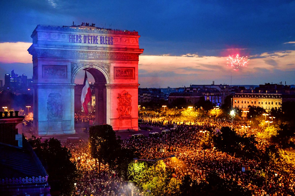 equipedefrance's tweet photo. 15 juillet 2018 ⭐️⭐️ #FiersdetreBleus https://t.co/16Q0GQ2eNs