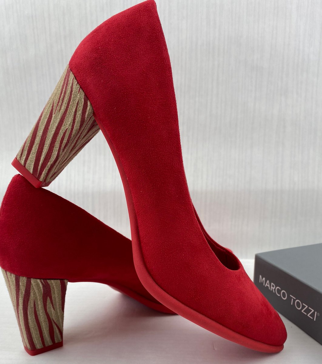 MODAshoes's tweet photo. SHOE ❤️ OF 💙 THE ❤️ DAY 💙

Marco Tozzi micro suede shoes in lipstick red and blue.

‘Check out those heels’!!

Super comfortable. Team with your favourite jeans.👖 

Available in sizes 3-8

#modashoes #shopnewtownards #shoesnewtownards #livinginards #shoeshop #followus https://t.co/JhU9gyMnvF