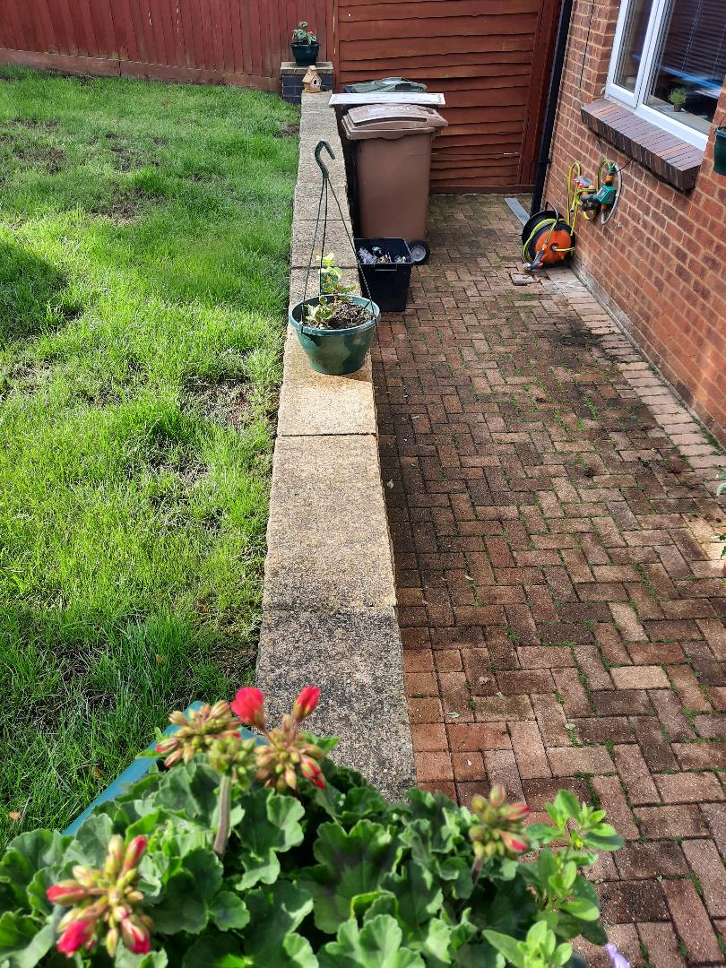 kevin_oaten's tweet photo. 30 year old moss covered block paving cleaned, finished job  dodging the rain showers, customer very pleased😀 https://t.co/CWS5WcqkqZ
