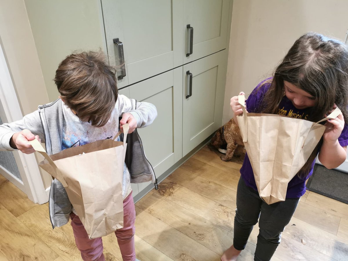 mark_bools's tweet photo. Thank you @Hbbc_children I have 3 very happy children eating fruit kebabs and enjoying the crafts from their goodie bags! Keep up the amazing work and see you next week @hinckandbos_bc #summerfun #newboldverdon https://t.co/kHORljBb19