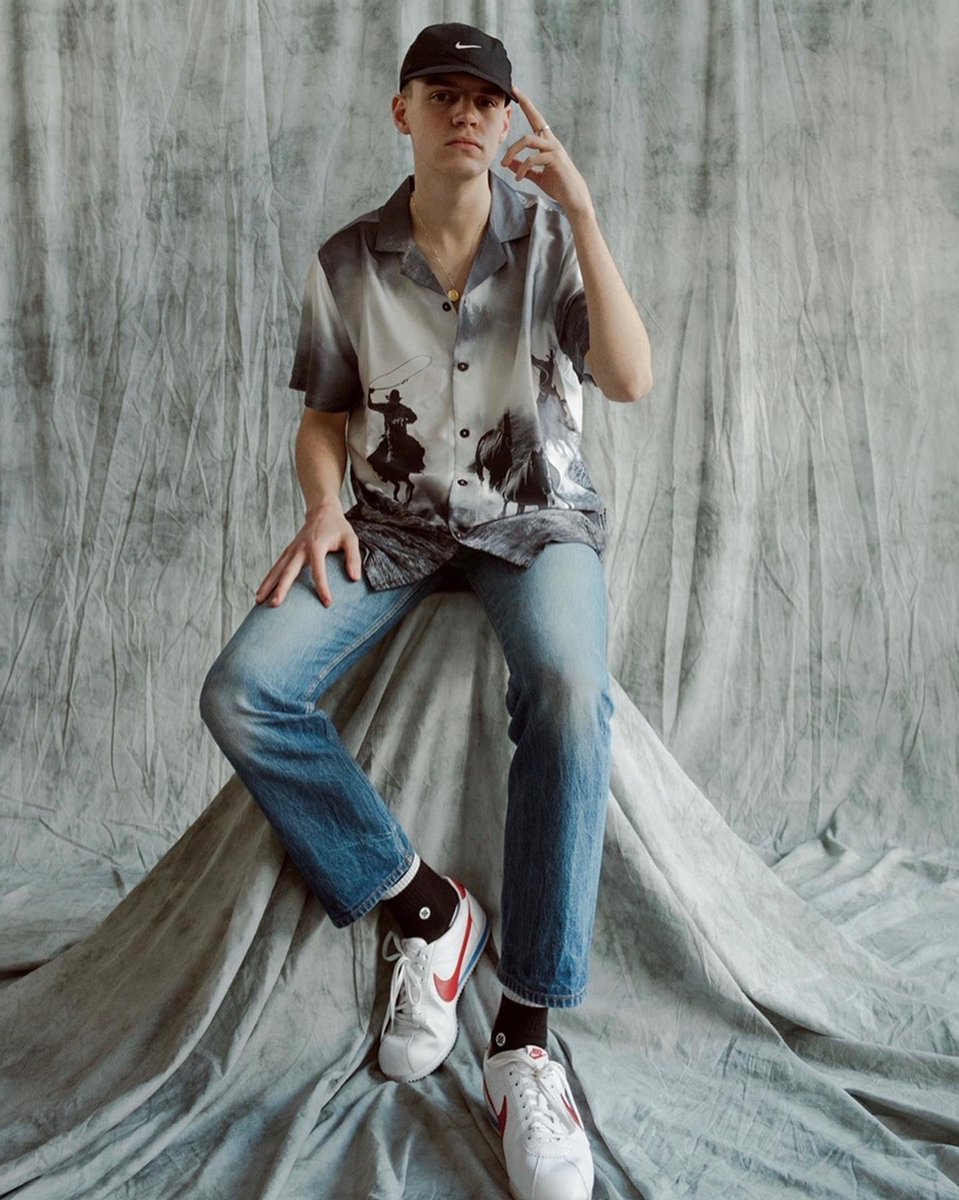 And they called it puppy love...🐶😍

Ben Raw and <a href="/HiddenHStudio/">Hidden Heights</a> puppy, Jasper,  providing us with some mid-week cuteness overload in this adorable shot by Beth Caitlin Visuals 🐶🐶🧡 #TeamTTM