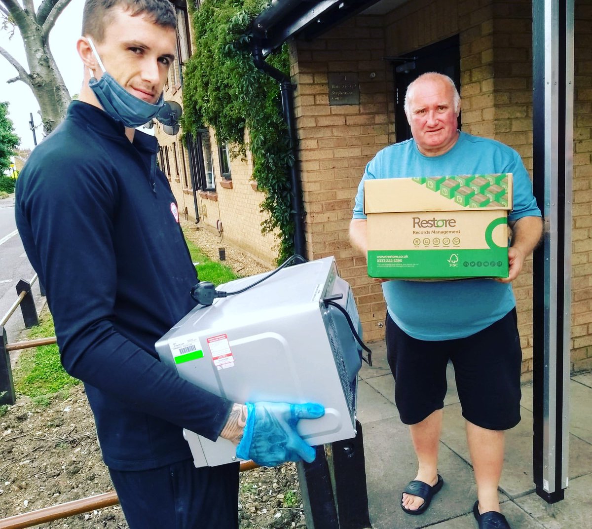 Emweebs's tweet photo. @SloughOutreach were pleased to help our friend Paul our today with some new kitchen items #Slough #community #sloughoutreach #friends #advocacy #help https://t.co/XGjmv3bA6x