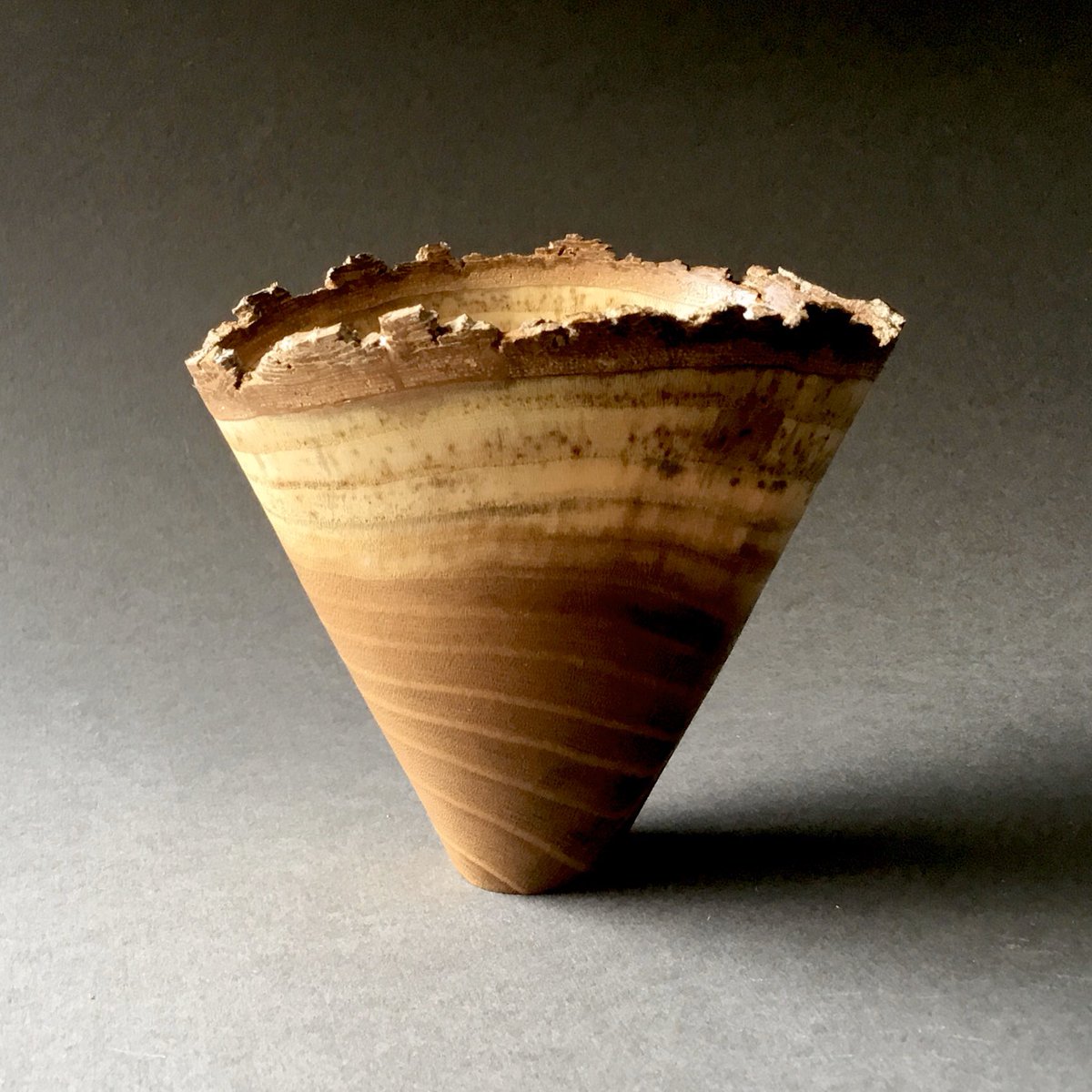 annawoodturner's tweet photo. I’ve turned this thin Mulberry bowl from green wood. Look how it’s warped whilst drying! 
Come and see it at the Sussex Prairies Craft Fair near Henfield this weekend, open 11-5. 

@sussexprairies #annawoodturner #thinbowlturning #craftfair #daysoutinsussex https://t.co/9FE7SvXlOD