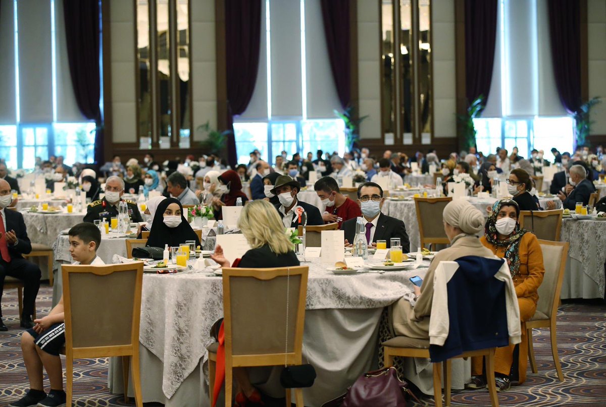 #15Temmuz'da bu aziz vatan için, bayrağımız için, şehadetleri dinin temeli ezanlarımız için toprağa düşen aziz şehitlerimizin aileleriyle bir araya geldik.

Şehitlerimizin emanetini korumak ve yüceltmek boynumuzun borcudur. 

Emanetleri canımız, kanımızdır.

#MilletinEnerjisi