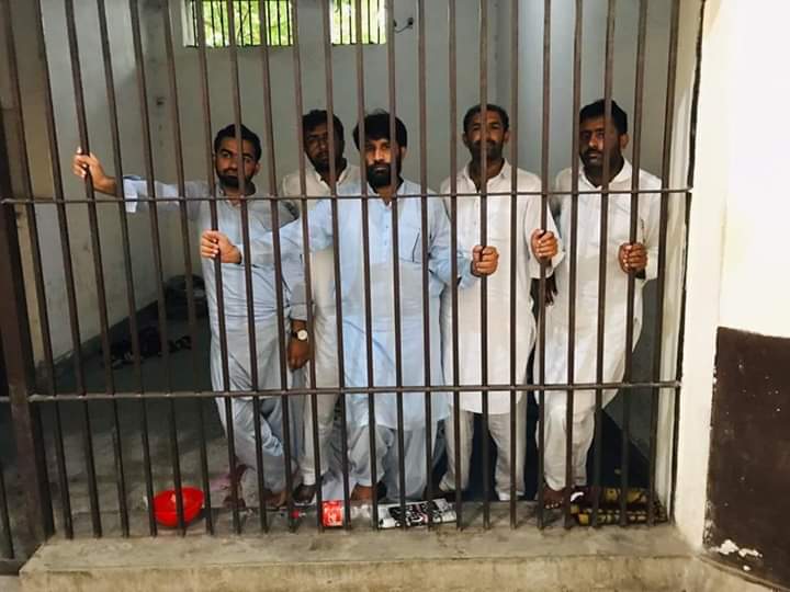 Riz_S88's tweet photo. تعلیم دشمن وزیر کے نام

ظلمت کو ضیاء صر صر کو صبا بندے کو خدا کیا لکھنا
پتھر کو گُہر ، دیوار کو دَر ، کرگس کو ہُما کیا لکھنا

#Release_Pef_Teachers https://t.co/sVsBaL9l41