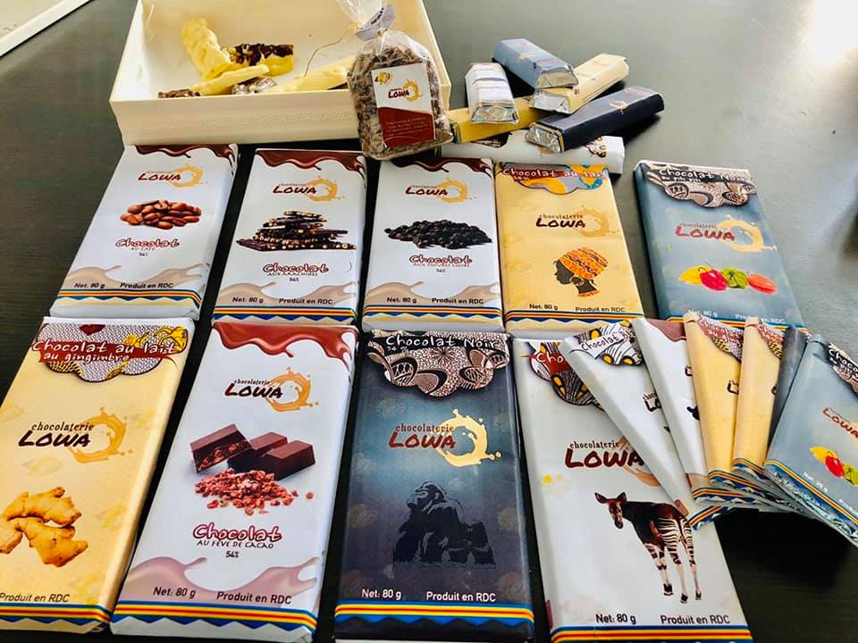 askanpreneur's tweet photo. Du chocolat 🍫 made in Congo 🇨🇩, fabriqué à Goma. Une initiative du congolais Alexis Kalinda avec son entreprise familiale Lowa, qui cultive du Cacao à Walikale, dans la province du Nord-Kivu en RDC. 

Bravo Mr KALINDA 👏🏾 https://t.co/LTe6moNn8B