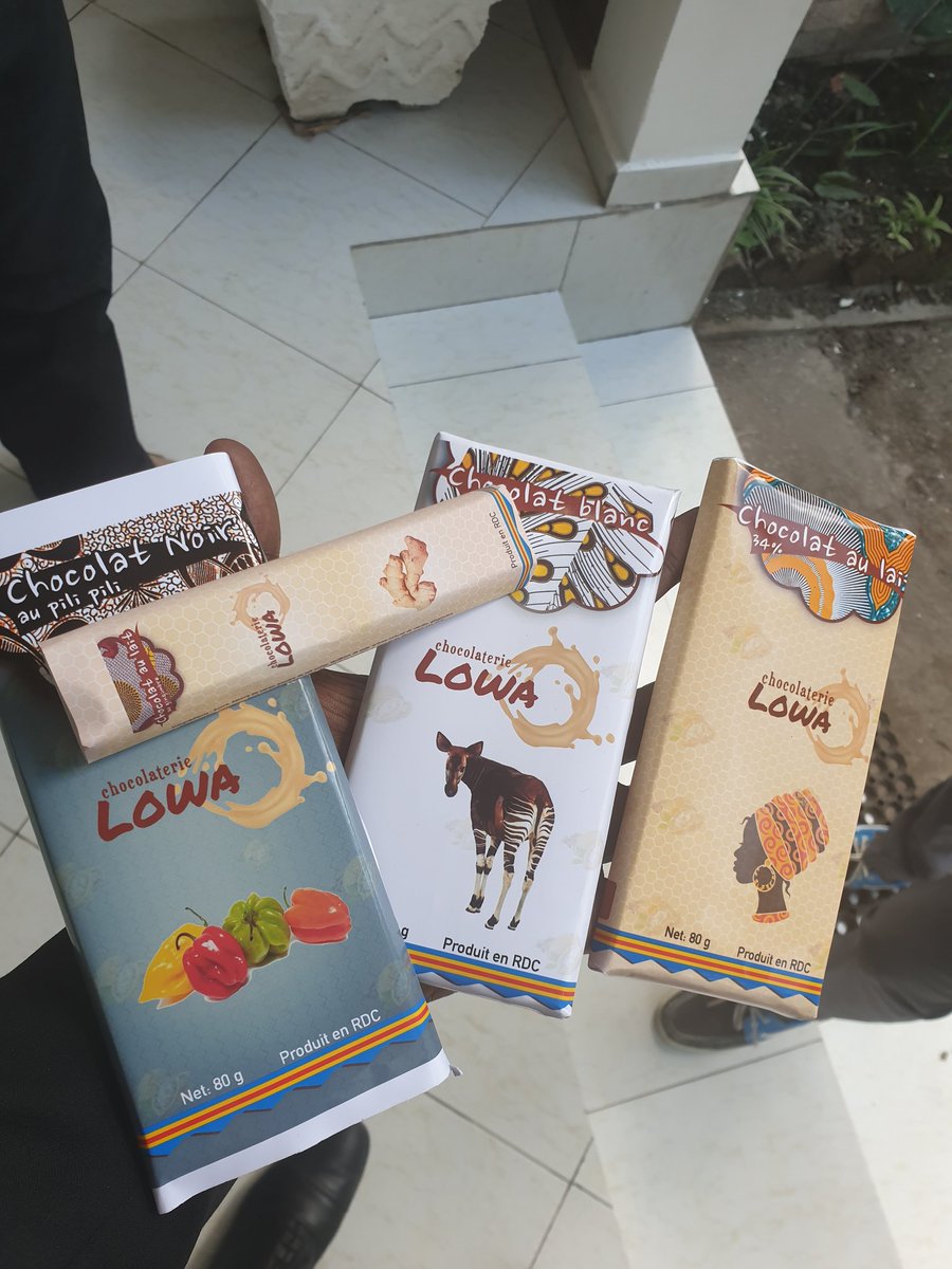 askanpreneur's tweet photo. Du chocolat 🍫 made in Congo 🇨🇩, fabriqué à Goma. Une initiative du congolais Alexis Kalinda avec son entreprise familiale Lowa, qui cultive du Cacao à Walikale, dans la province du Nord-Kivu en RDC. 

Bravo Mr KALINDA 👏🏾 https://t.co/LTe6moNn8B
