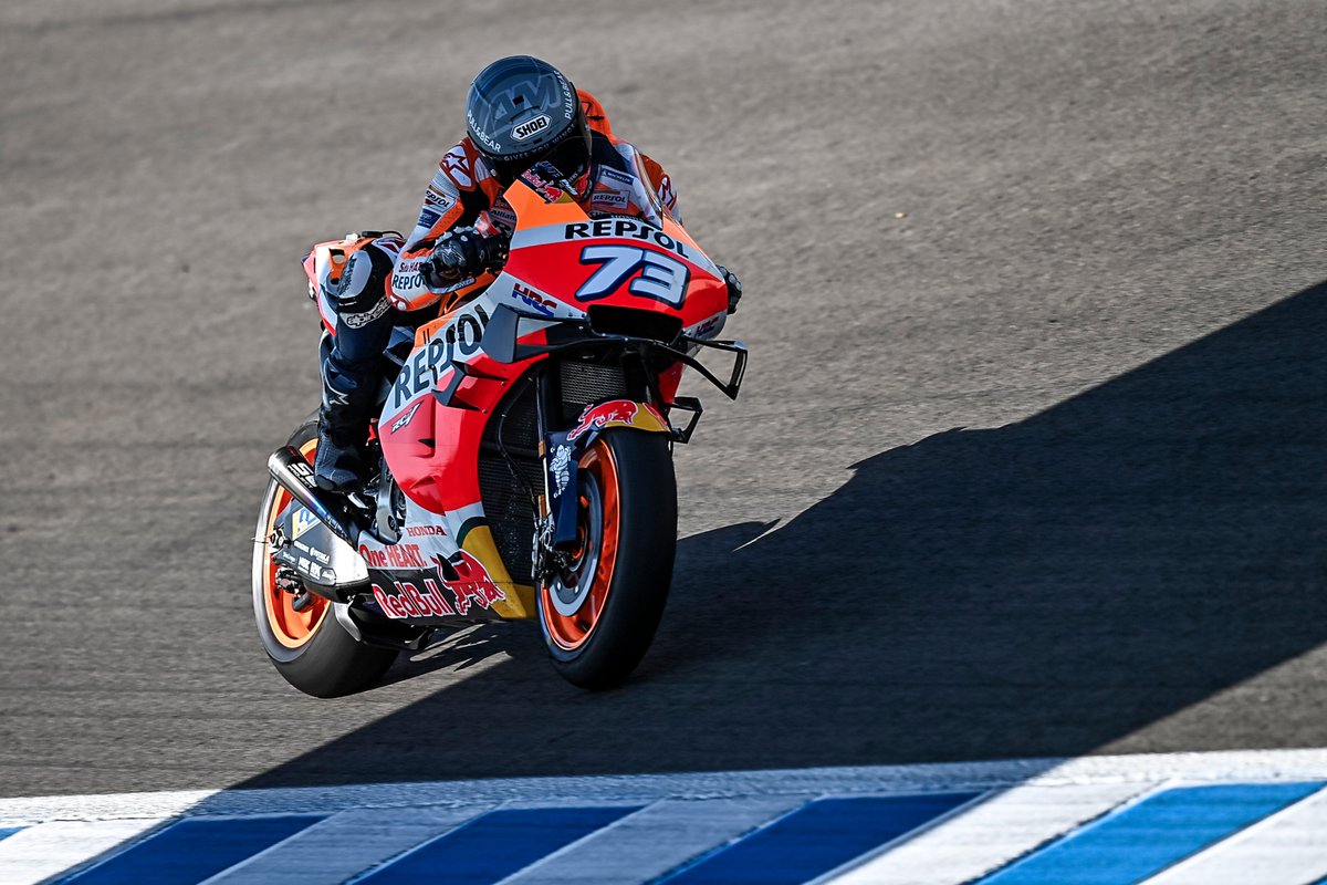 box_repsol's tweet photo. Finaliza la jornada previa al #SpanishGP. ¡Buena toma de contacto para los pilotos del #EquipoRepsol.
The test is done. Good feeling and vibes for the #TeamRepsol riders.
#SpanishGP #MotoGP #RepsolTeam https://t.co/S0inh8Yex1