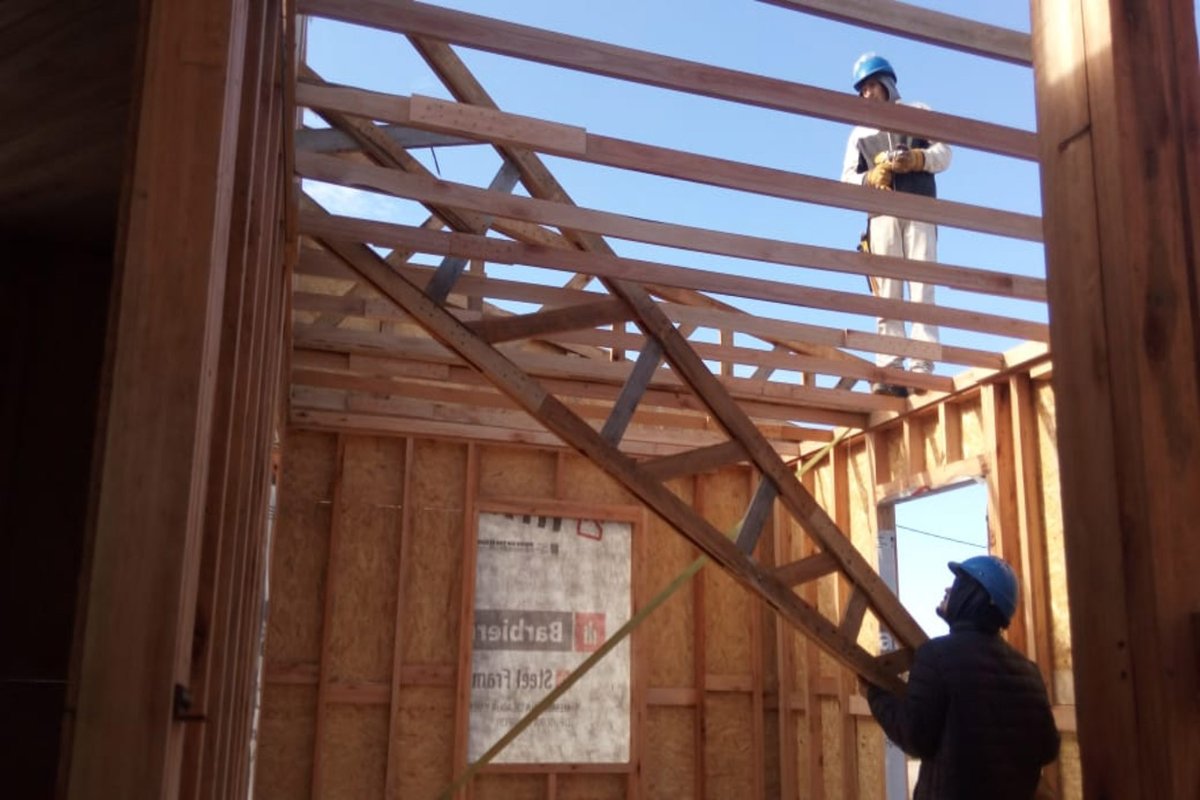 GobiernoER's tweet image. 🏠En el marco del Programa Primero Tu Casa, el gobierno provincial reanudará la construcción de 42 viviendas de madera distribuidas en las localidades de #Ubajay, #NuevaEscocia y #LosConquistadores. 

🔹bit.ly/2Zv4CUV

#EntreRíos #Viviendas