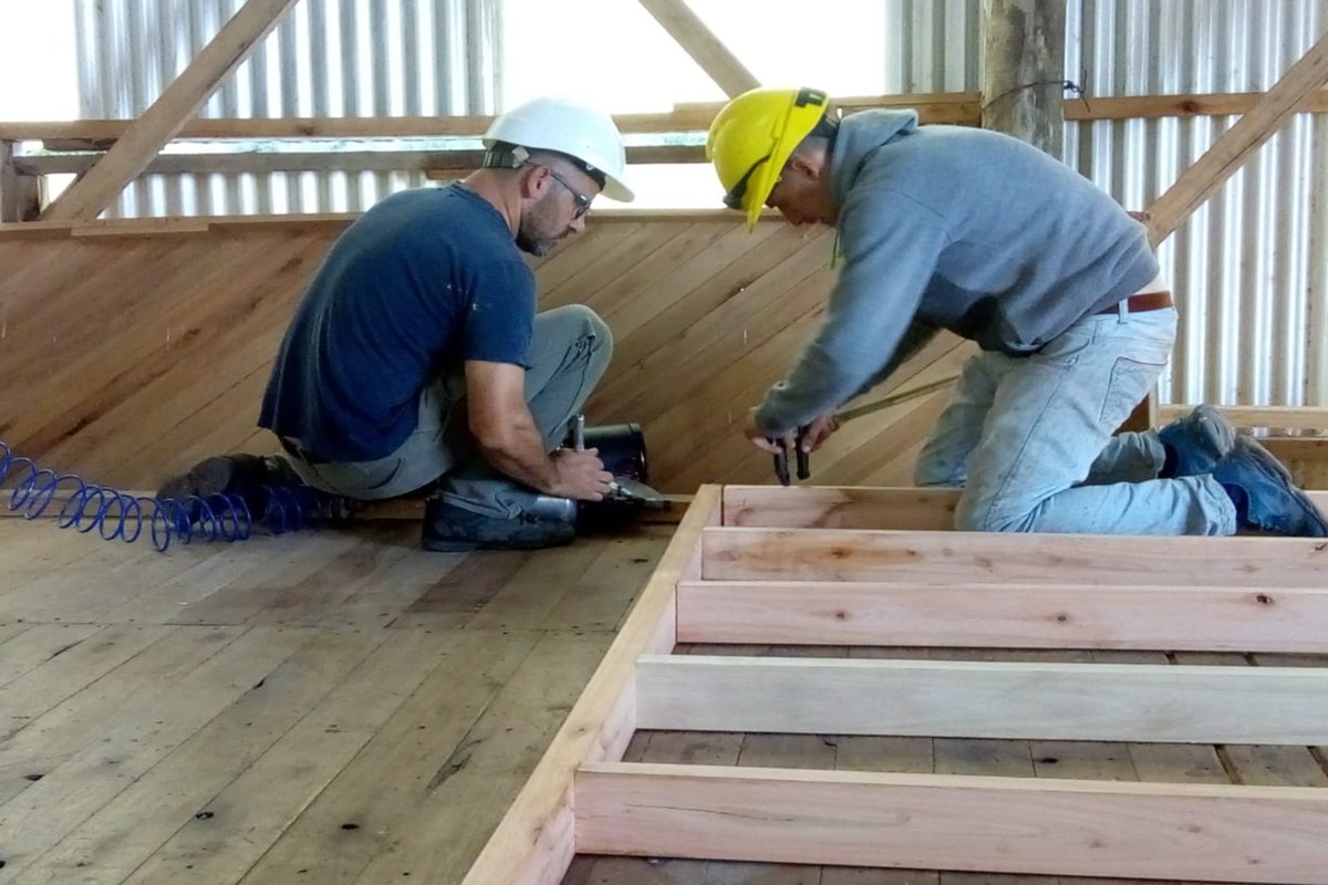 GobiernoER's tweet image. 🏠En el marco del Programa Primero Tu Casa, el gobierno provincial reanudará la construcción de 42 viviendas de madera distribuidas en las localidades de #Ubajay, #NuevaEscocia y #LosConquistadores. 

🔹bit.ly/2Zv4CUV

#EntreRíos #Viviendas