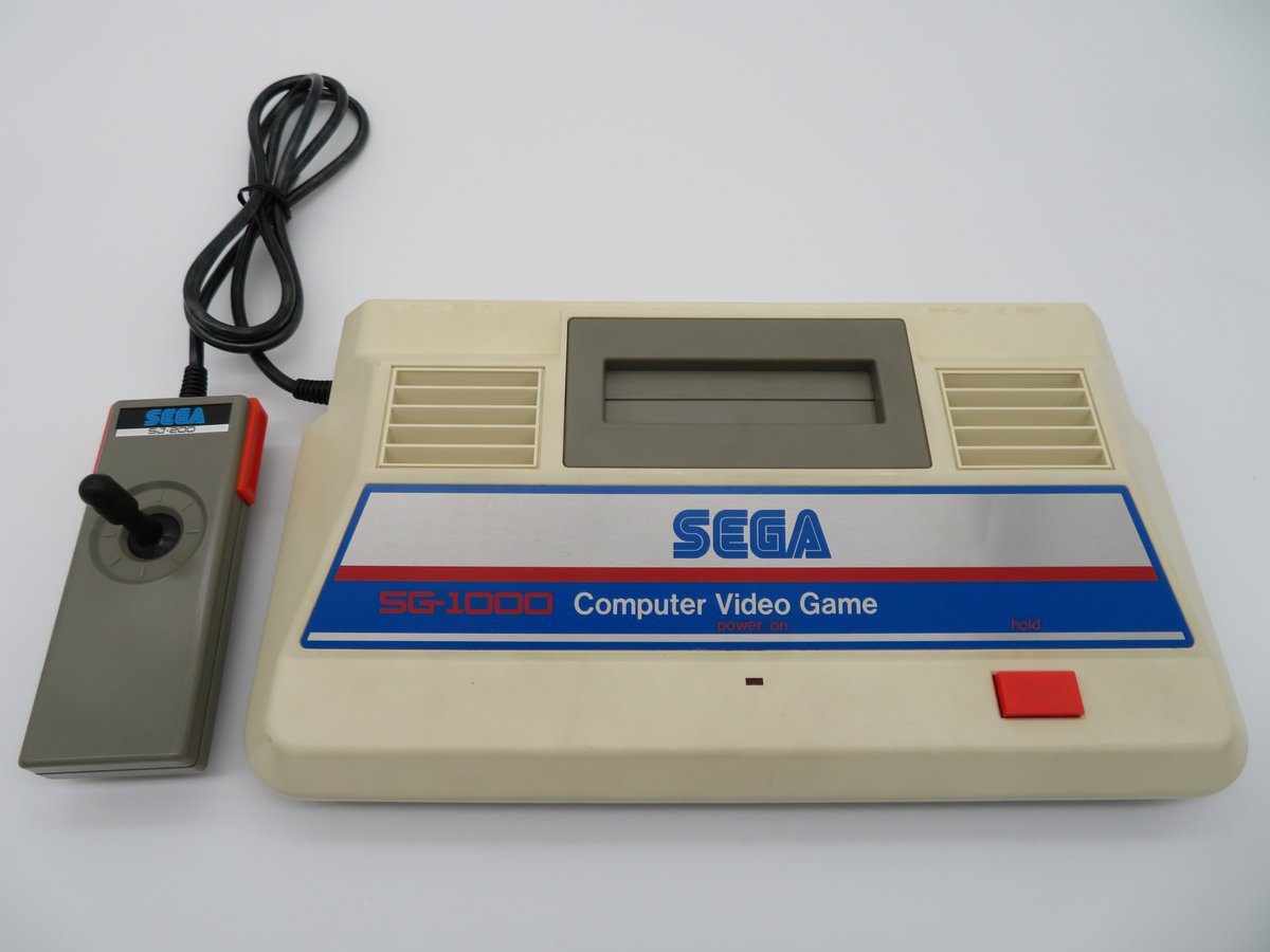 Ucchii On Twitter 1983年7月15日にセガ初の家庭用ゲーム機 Sg 1000が発売されました 本体ラベルが青と黒のものがあり パッケージ違いもありました ツクダオリジナルのオセロマルチビジョンやパイオニアのsd G5と互換性もあります