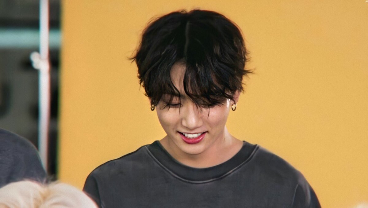 kookpiics tweet picture
