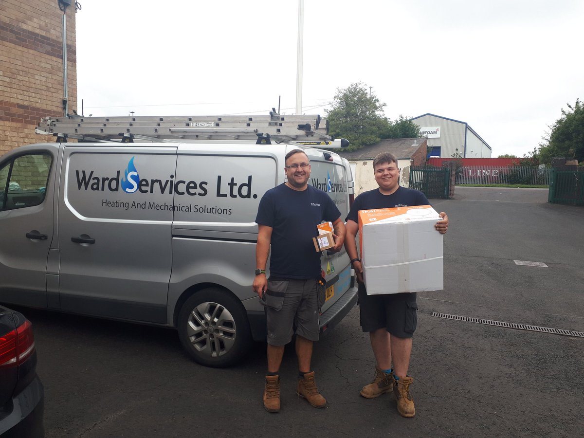 iammrjasonmoore's tweet photo. Great to catch up with @andrewward360 at our warehouse today. https://t.co/mrNJ87nxBn