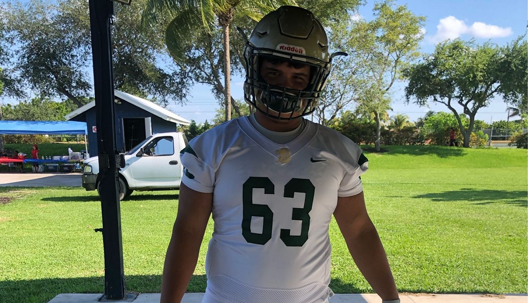 Versatile Miami LaSalle Senior Eitan Grimberg Is Ready To Lead In 2020. larryblustein.com/spotlights/ver… <a href="/SFHSSports/">Florida Kids Football</a> <a href="/humbleboyeitan/">Eitan Grimberg</a> <a href="/RoyalLions_FB/">Immaculata LaSalle Football</a> <a href="/h2valle/">Coach Helder Valle</a>