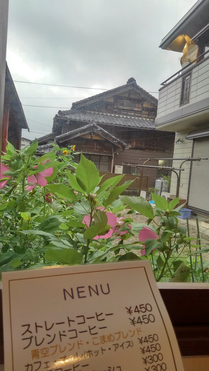 komamecoffee's tweet photo. 週末はお客さん来るかな？と期待すれど、また雨、雨。それでも雨の止み間に新しい方が来店してくださいます。NENUではなくMENUも新たに来週末は心機一転、退院する予定の妻と共にがんばります。 https://t.co/LoFwaQib0f