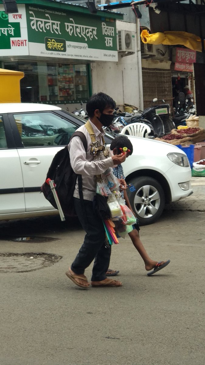 You can not identify warrior by his physique but by his soul. A blind guy is selling toys guiding by son holding his hand amid this pandemic. 

#NeverGiveUp #NeverForget