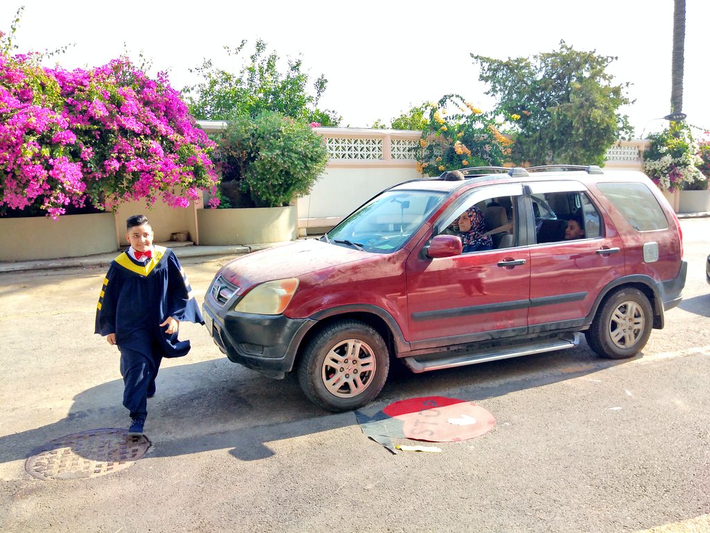 AhmedFakkih's tweet photo. #يحدث الآن 
انطلاق حفل تخريج دفعة العام ٢٠٢٠ لصفوف السادس الأساسي في مدرسة عائشة أم المؤمنين المجانية.
@MakAishaSchool https://t.co/GKUSz4DbDW