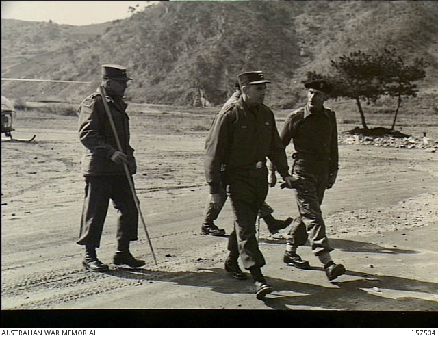 7 of 56: By 1955, Taylor was commanding  @EighthArmyKorea in Korea. He had replaced Ridgway in 1953.