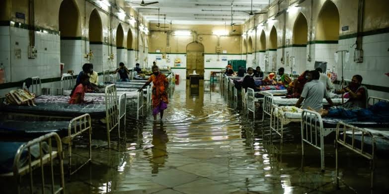 kiran_d093's tweet photo. Not a swimming pool.But,
Its a Hospital in hyderabad  #OsmaniaHospital #KCRFailedTelangana https://t.co/I2kt1a2ex2